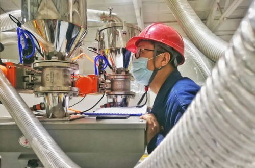 甘肅首條熔噴布生產線產品順利下線，經緯編布制造迎來新篇章